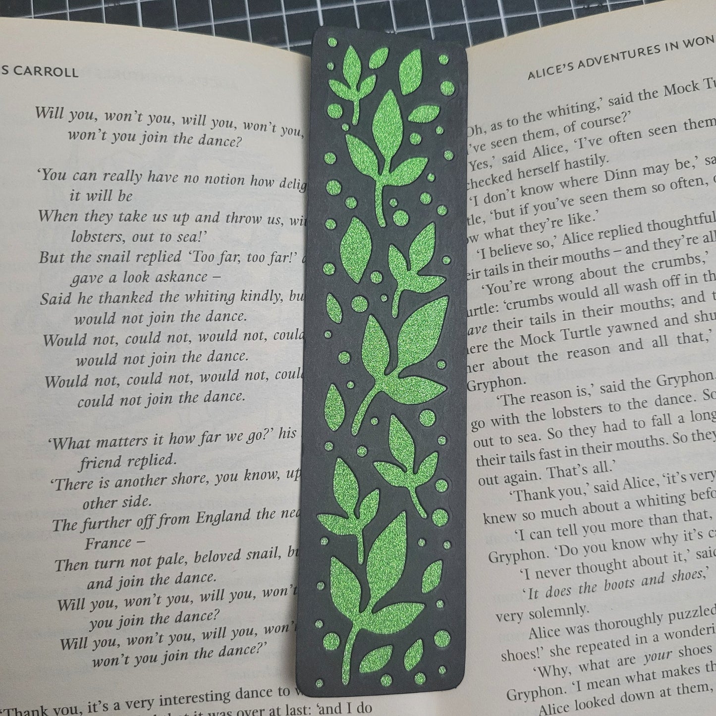 Giltter Shadow Bookmark