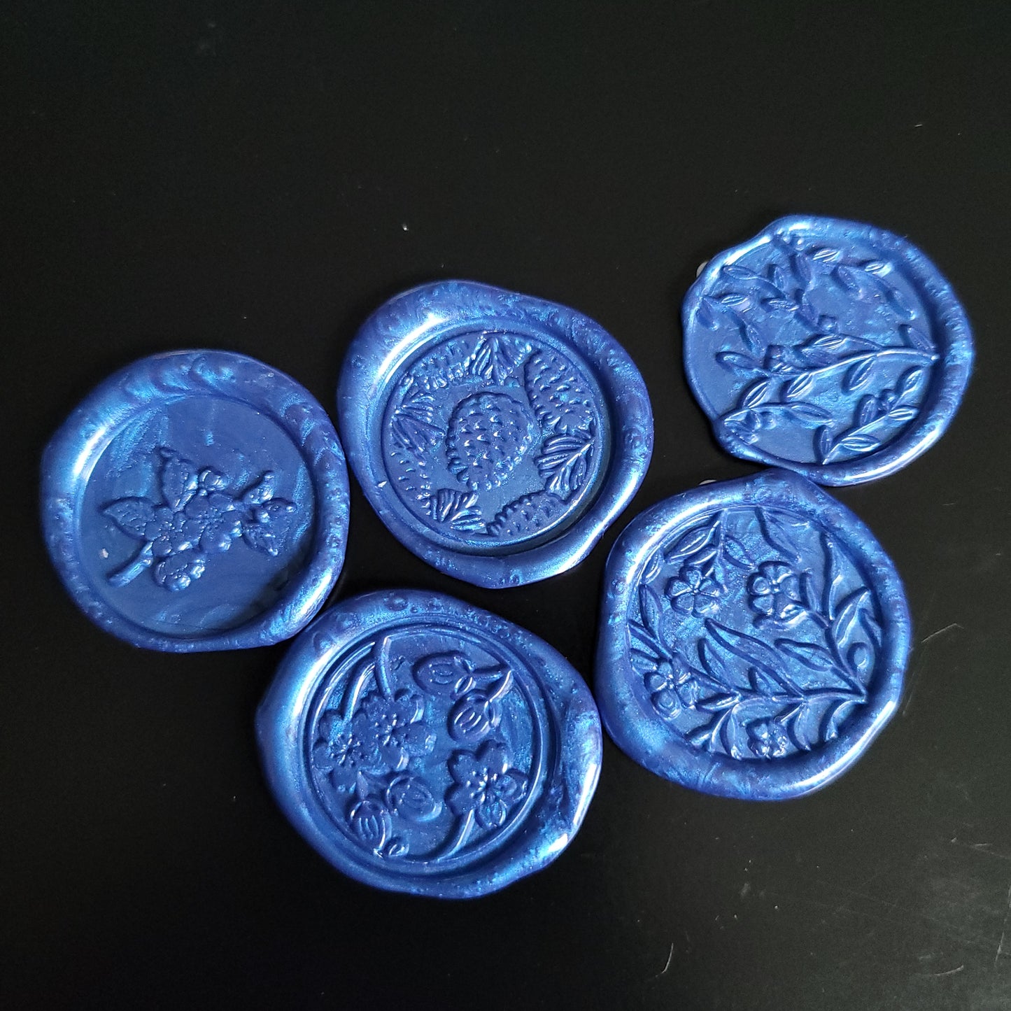 1 x single Adhesive Wax Seals - Individually hand poured and stamped. (Choose your colour & design)
