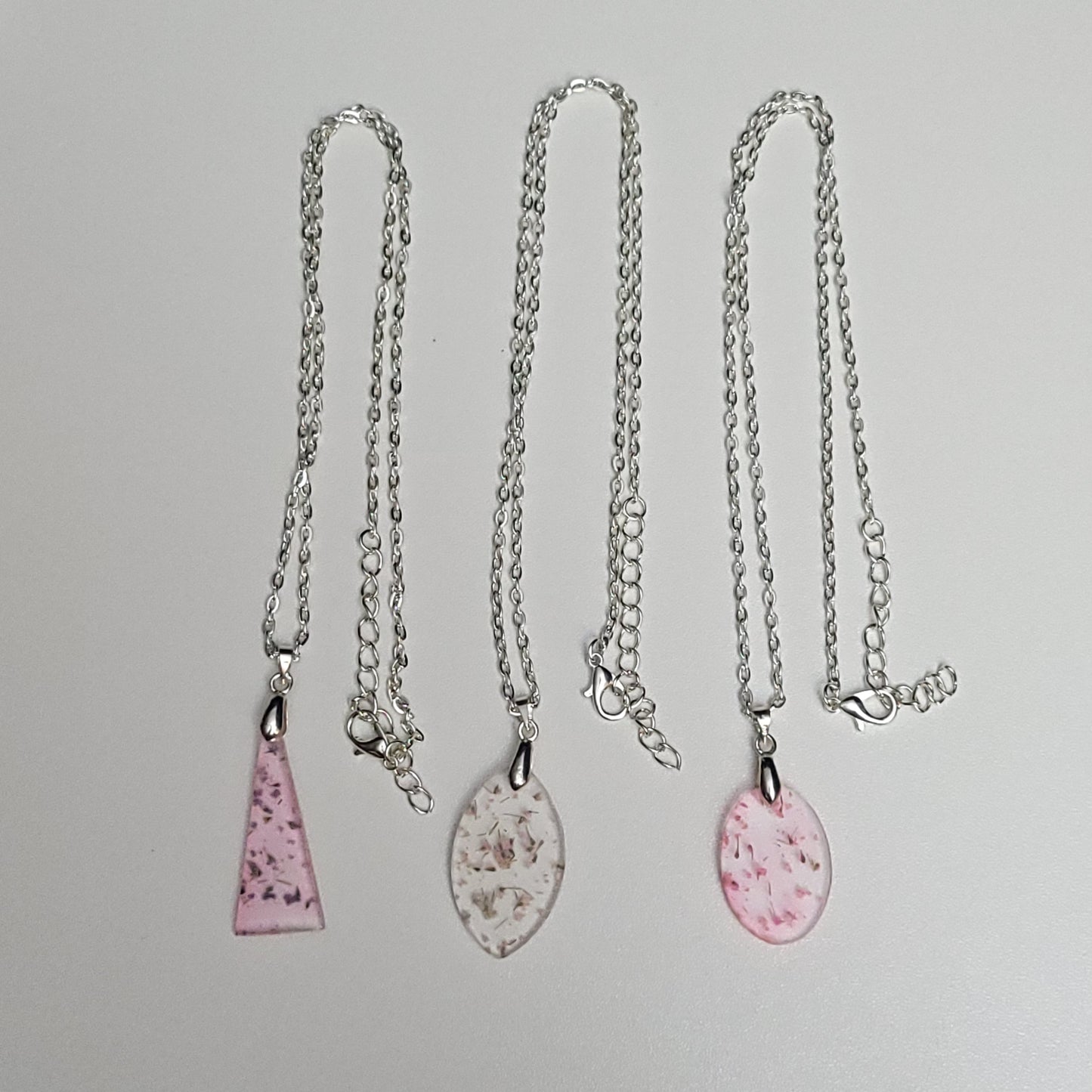 Flower resin necklace - test sample - Maker's One Takers