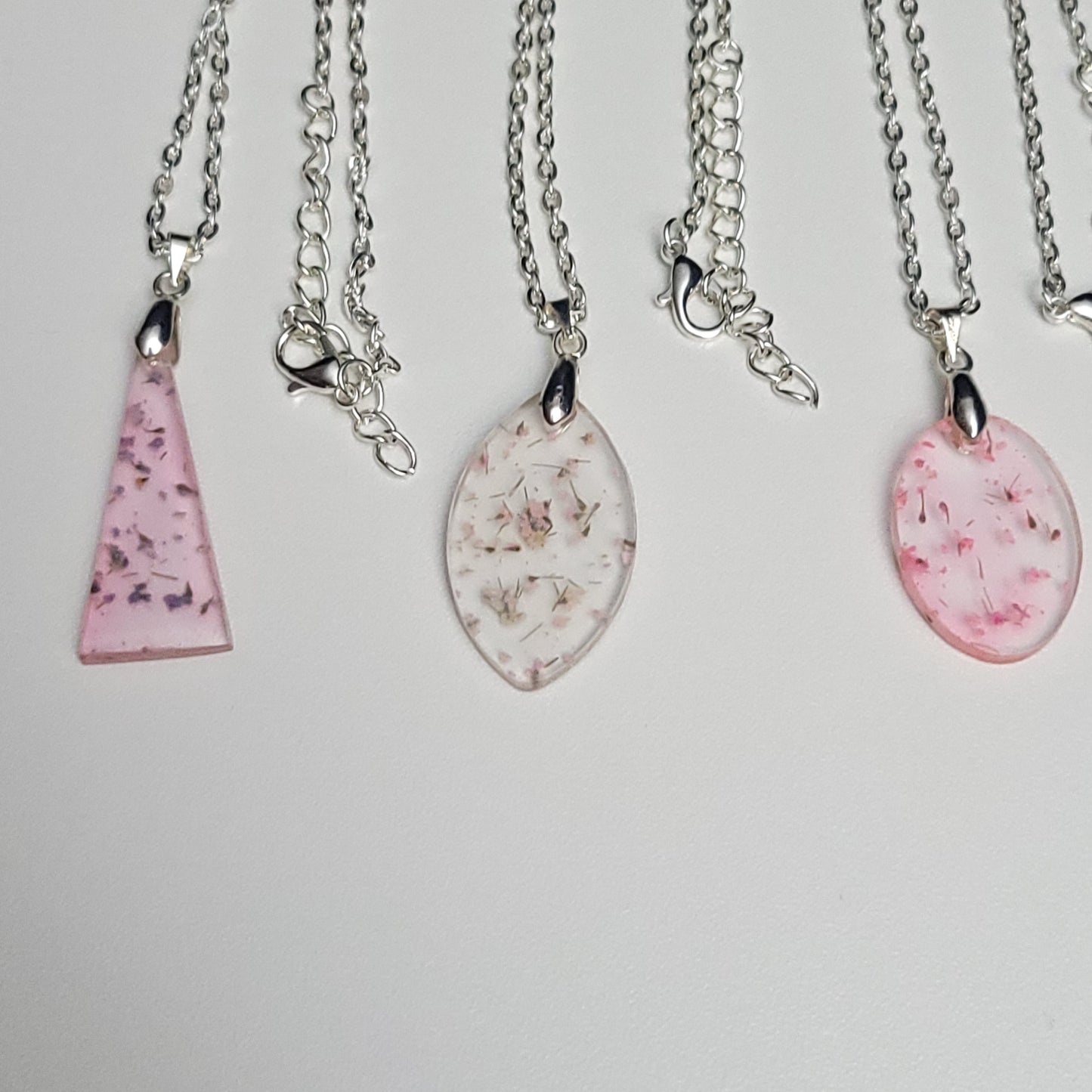 Flower resin necklace - test sample - Maker's One Takers