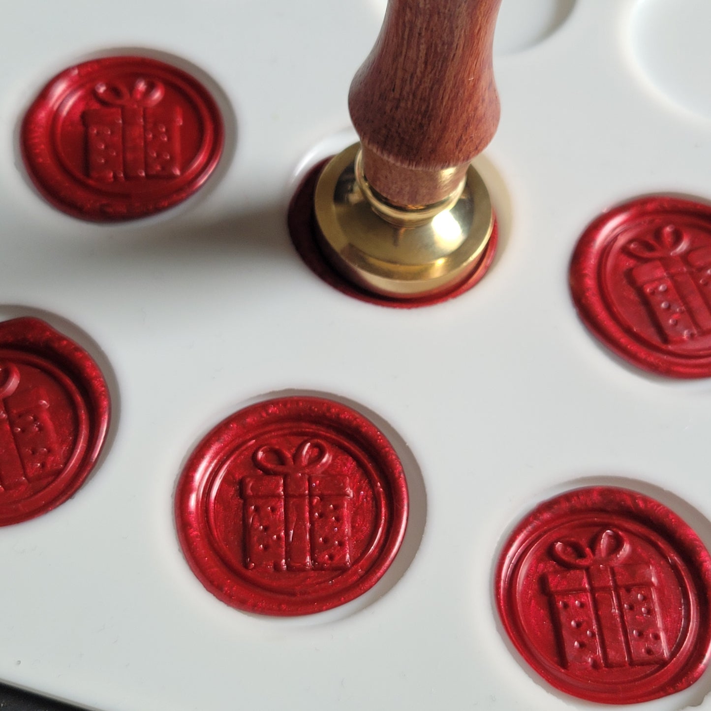 1 x single Christmas Edition Adhesive Wax Seals - Individually hand poured and stamped. (Choose your colour & design)