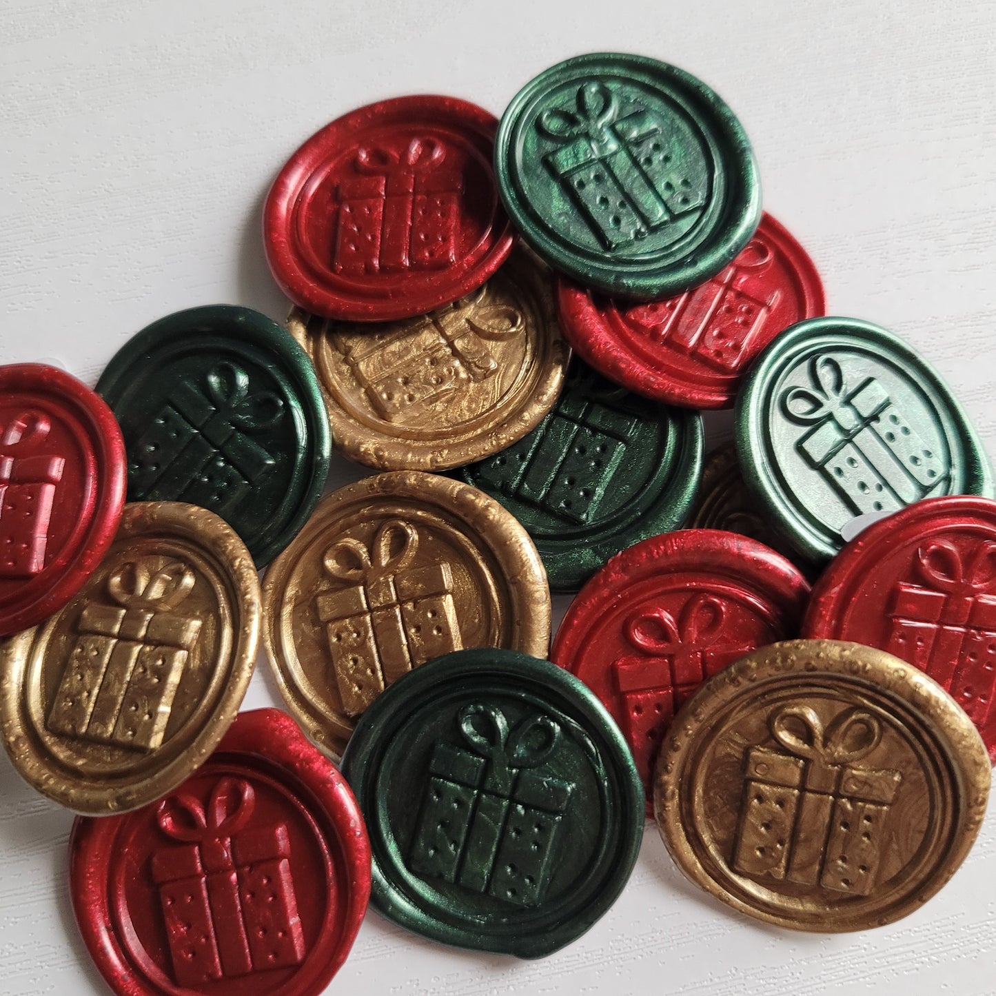 1 x single Christmas Edition Adhesive Wax Seals - Individually hand poured and stamped. (Choose your colour & design)