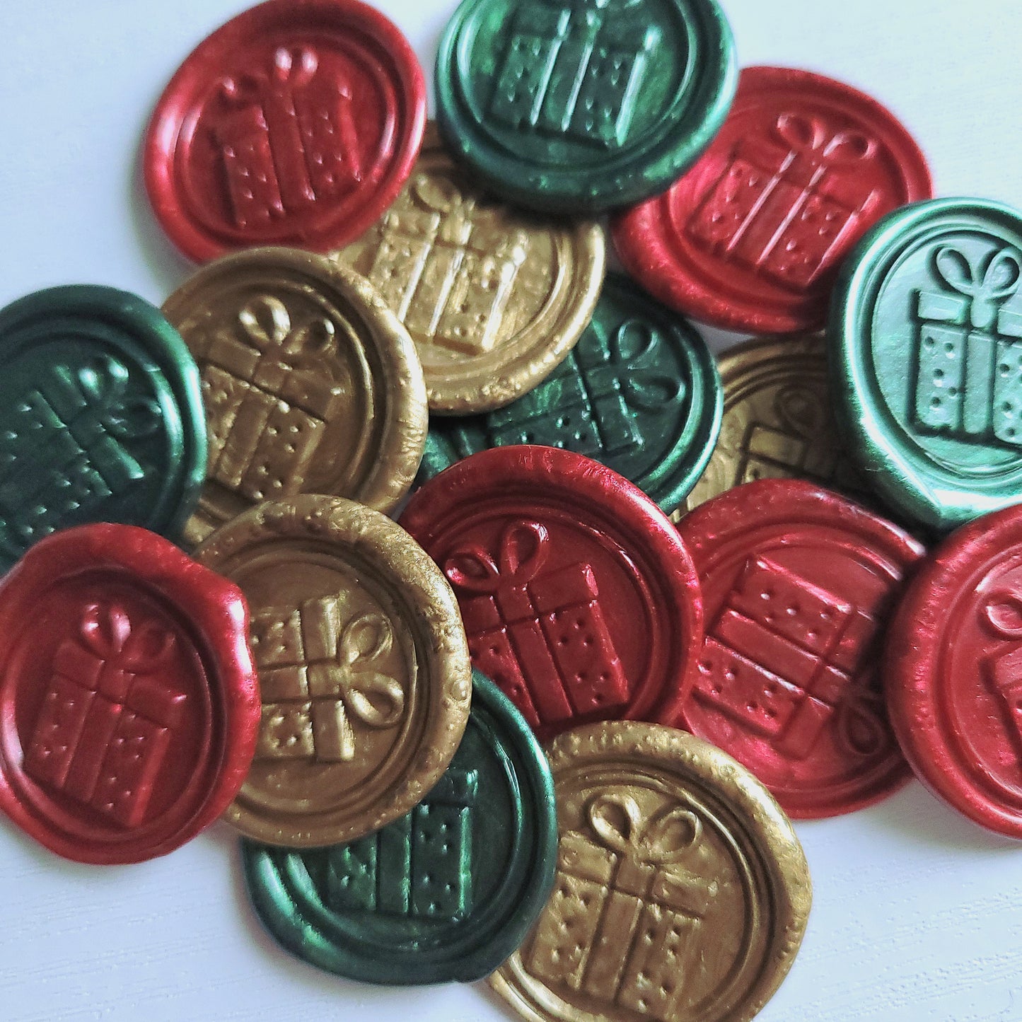 1 x single Christmas Edition Adhesive Wax Seals - Individually hand poured and stamped. (Choose your colour & design)